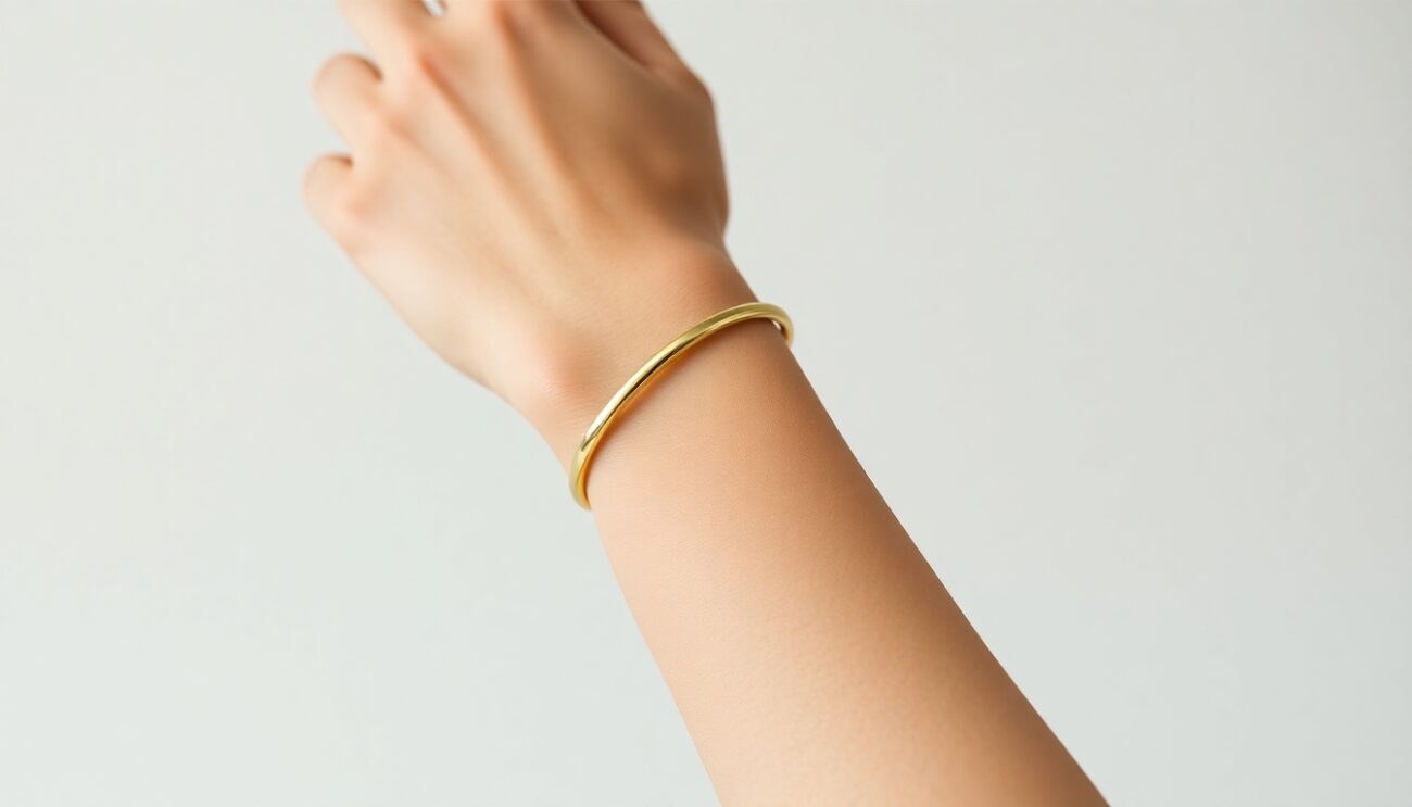 Ajda Bilezik Nedir? İnce Bir Çizginin Moda Evrenine Sızış Hikâyesi 6 İnce ama zengin bir form: Ajda bilezik altın işçiliğinin minimalist yorumu