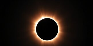 Güneş Tutulması: Doğanın Harika Gösterisi Solar Eclipse: Nature's Amazing Spectacle