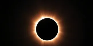 Güneş Tutulması: Doğanın Harika Gösterisi Solar Eclipse: Nature's Amazing Spectacle