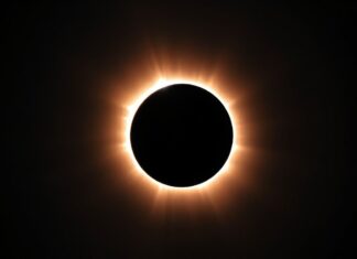 Güneş Tutulması: Doğanın Harika Gösterisi Solar Eclipse: Nature's Amazing Spectacle
