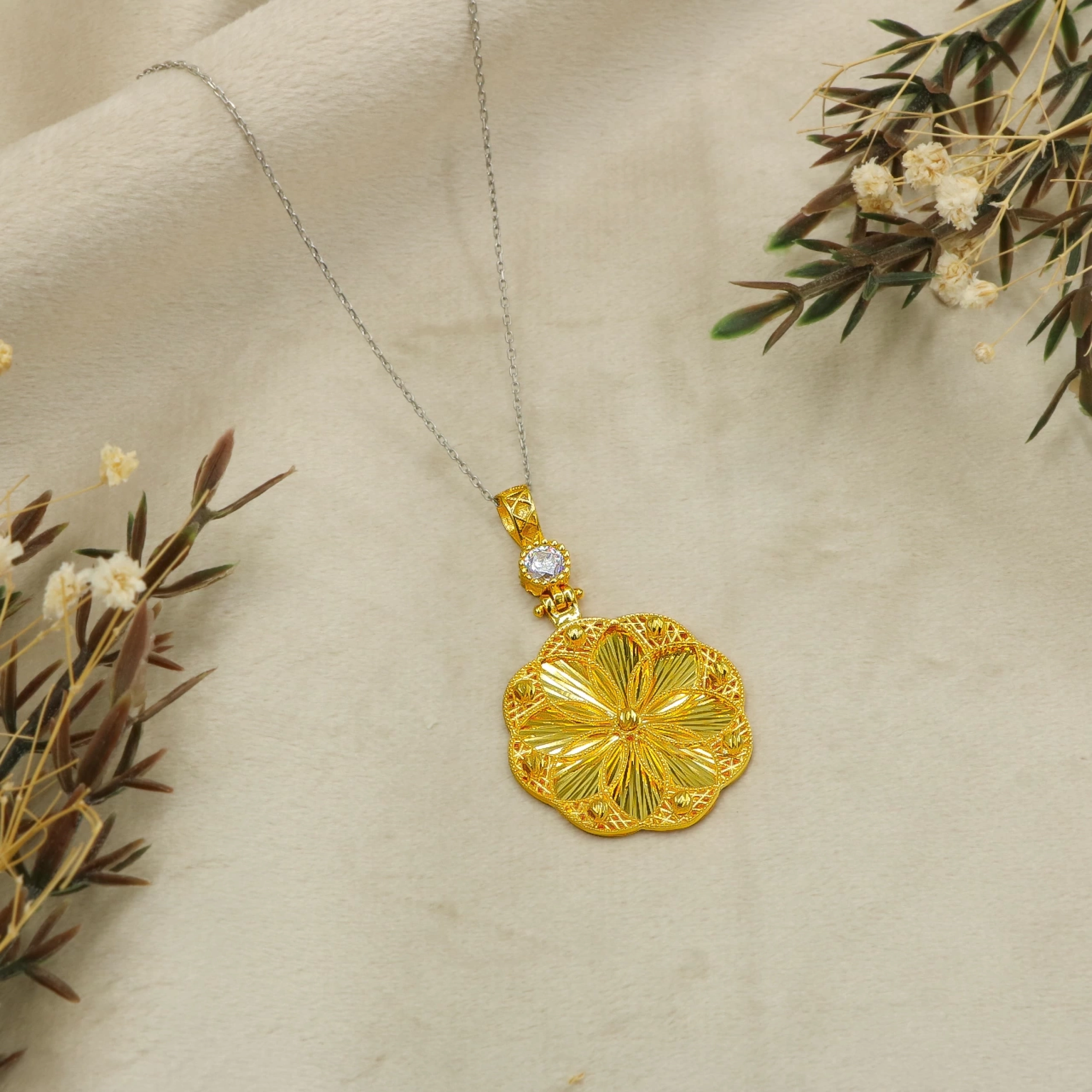 ALTIN KOLYE UCU Hediye Etmenin 6 Unutulmaz Yolu