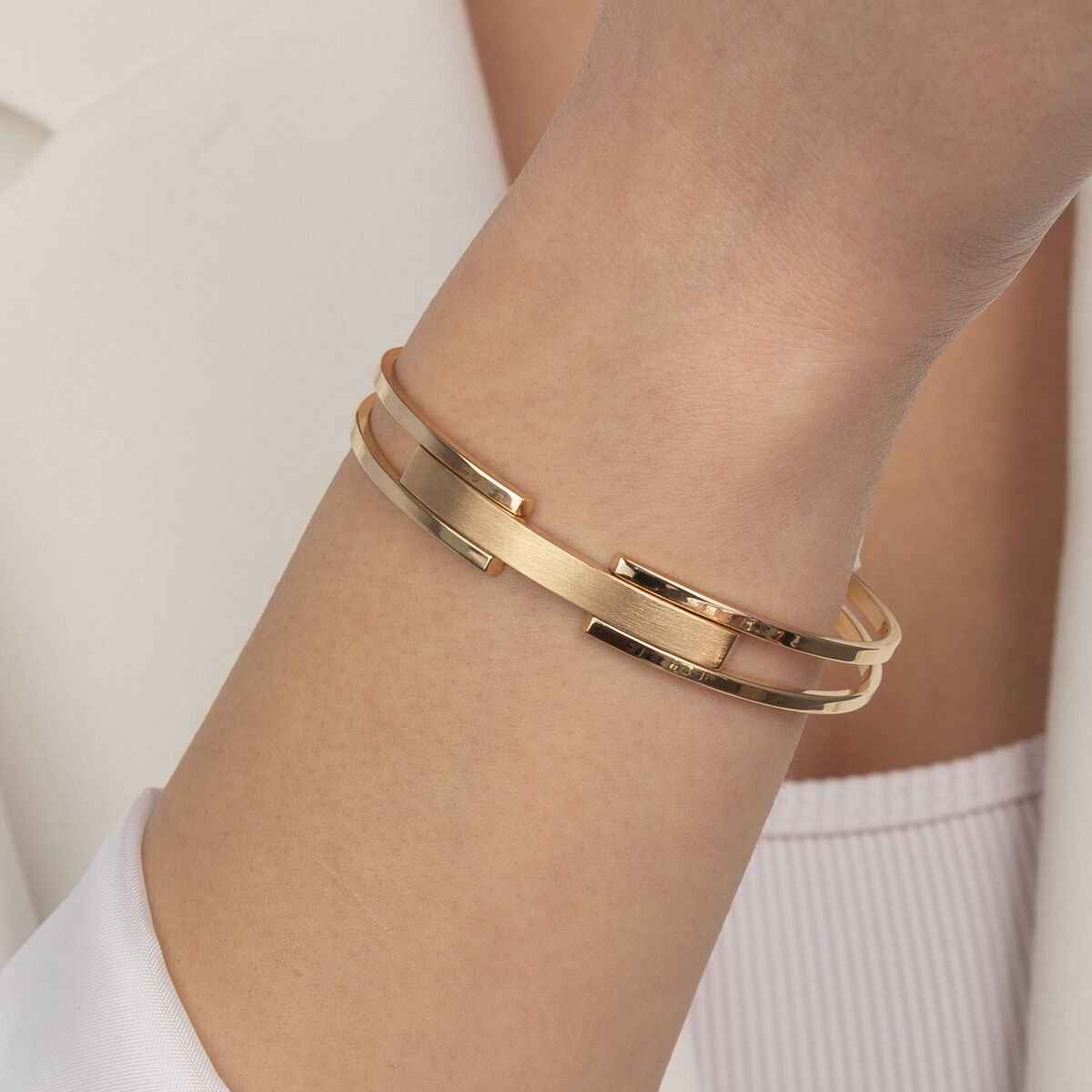 Göz Alıcı Kelepçe Bileklik Tasarımlarıyla Fark Yaratın!