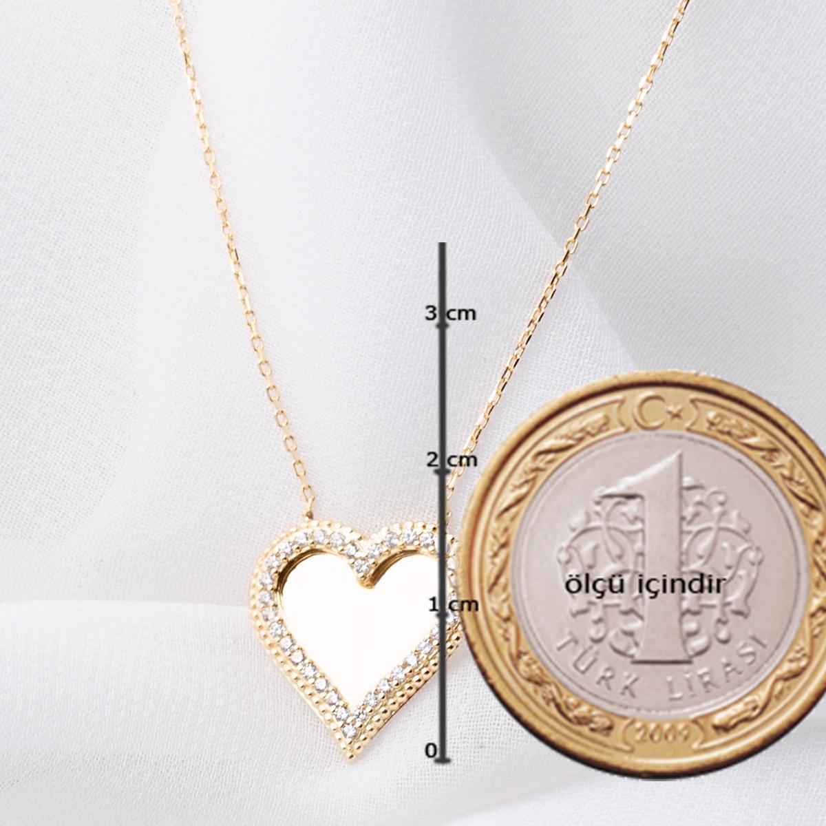 Kalpli Kolye: Hediye Seçiminde En Çarpıcı Tercih!