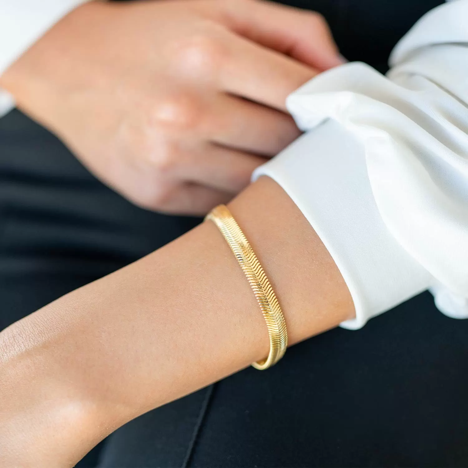 Altın Bileklik mi, Bilezik mi? Hangisi Daha Uygun?