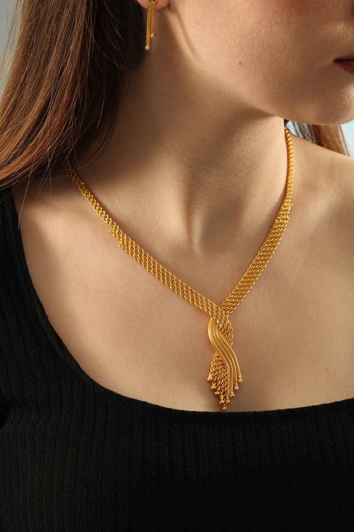 Altın Kolye Alırken Karat Seçimi: 14K, 18K, 22K Hangisi Daha İyi?