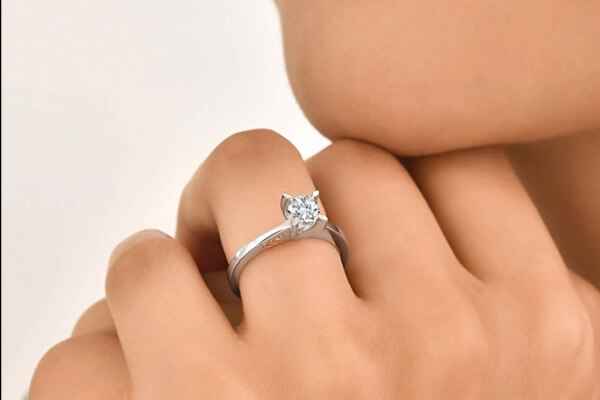 Evlilik Yüzüğü Hangi Ele Takılır?