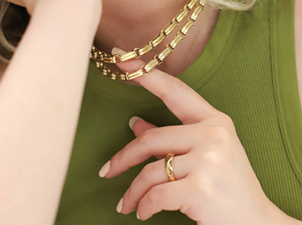 Günlük Kombinlere Uyum Sağlayan Minimalist Takılar