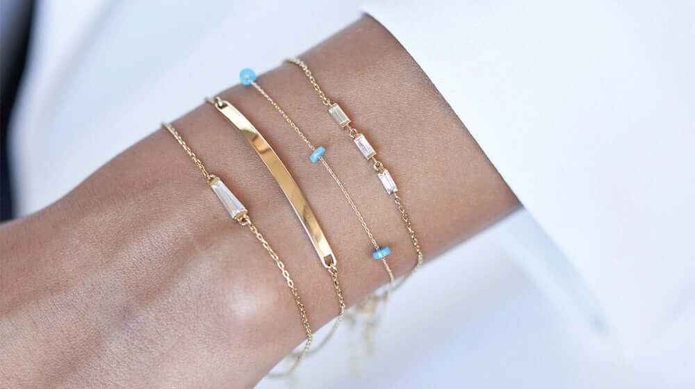 Sadece Birkaç Adımda Günlük Kombinlere Uyum Sağlayan Minimalist Takılarla Stil Sahibi Olun!