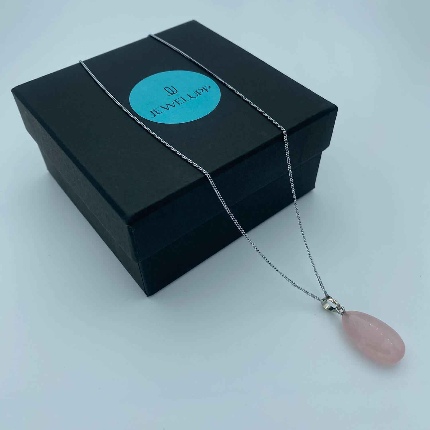 Sezonluk Takılar: Yazın Vazgeçilmez Aksesuarları