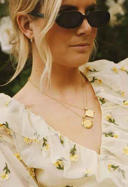 Sezonluk Takılar: Yazın Vazgeçilmez Aksesuarları