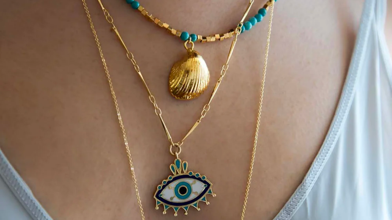 Sezonluk Takılar: Yazın Vazgeçilmez Aksesuarları ile 7 Şık Kombin