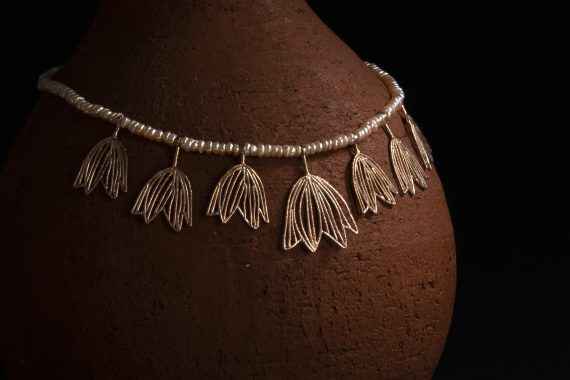 Takılarla Anlatılan Tarihi Hikayeler: Geleneksel ve Modern Tasarımlar Arasındaki Farklar