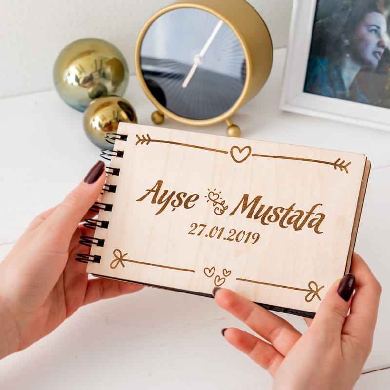 Eşime Yıl Dönümü Hediyesi Ne Alabilirim? Duygusal ve Anlamlı Hediye Seçenekleri