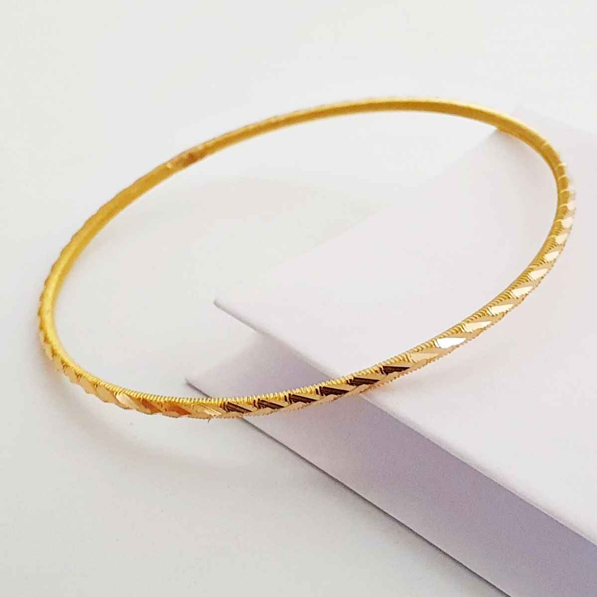 Sade ve şık tasarımı, uygun fiyatı ve yatırım değeriyle dikkat çeken ajda bilezikler