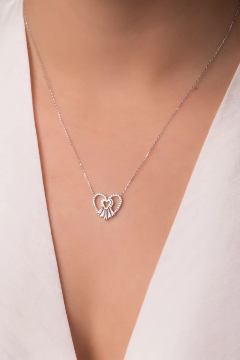 Minimalist Anneler İçin Zarif ve Şık Takı Önerileri