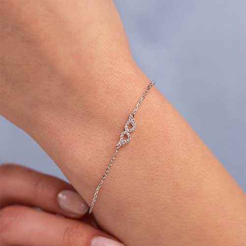 Sade ve Zarif: Minimalist Takılar Nasıl Kullanılır? Sade ve Zarif: Minimalist Takılar Nasıl Kullanılır?